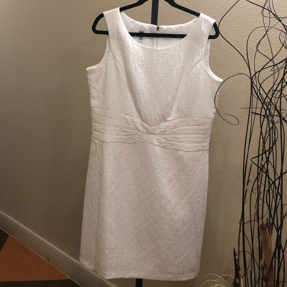 DR Collection White Sleeveless Dress.Preowned